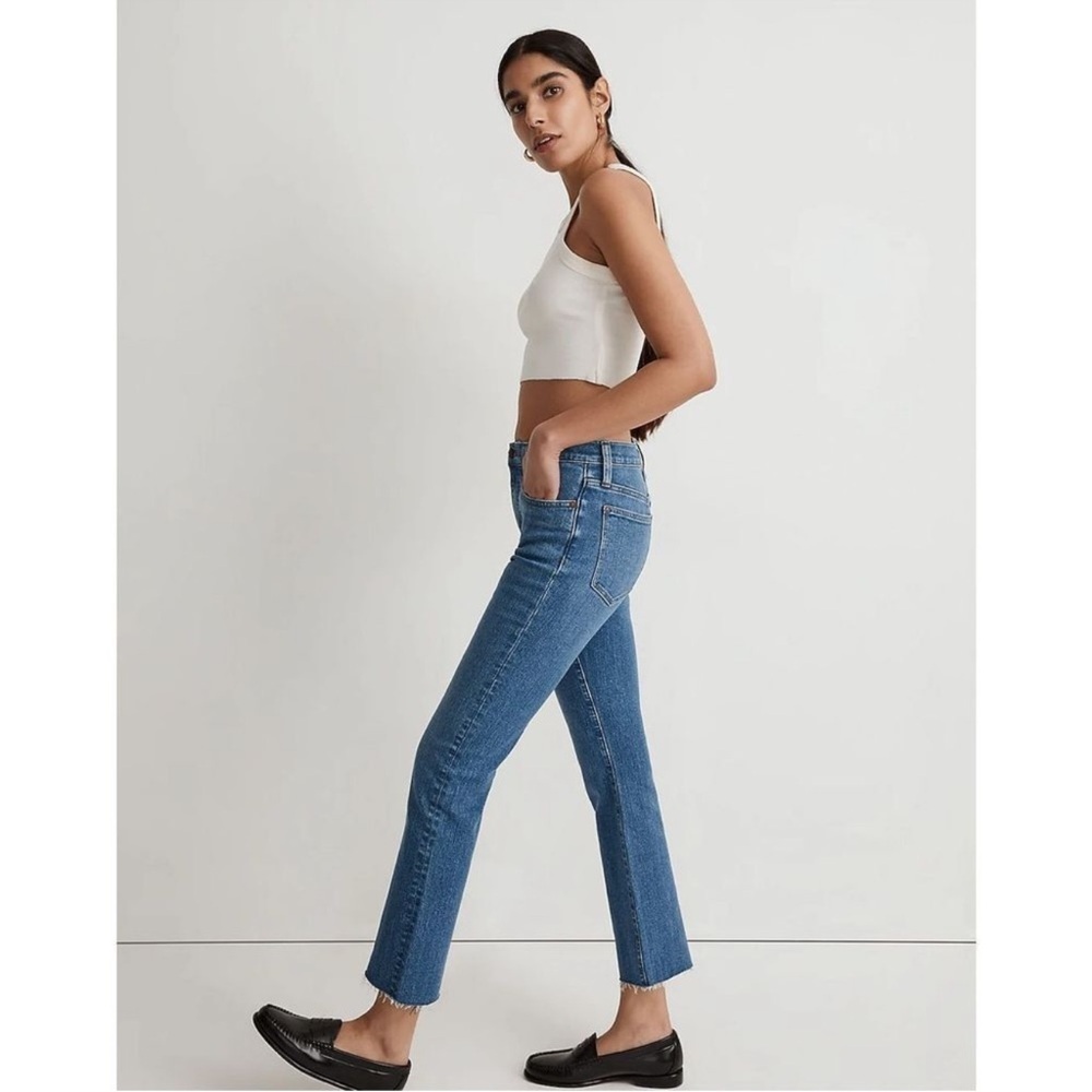 Madewell Kick Out Crop Jeans Mid Rise Raw Hem Cherryville Wash Size 32 NWT - Picture 2 of 6